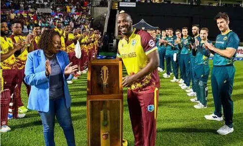 സൈറ്റ്സ്ക്രീനും തുളച്ച് റസലിന്റെ സിക്സർ; വെടിക്കെട്ടുമായി വിൻഡീസ് സൂപ്പർതാരത്തിന്റെ വിടവാങ്ങൽ