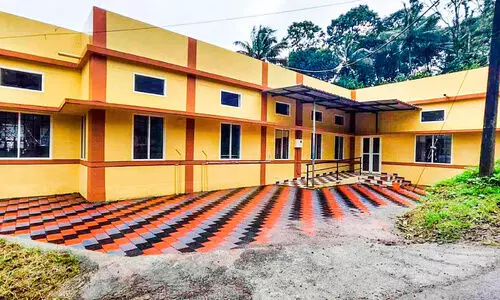 ഇതൊന്ന്​ തുറന്നുതരാമോ ? ആരോഗ്യകേന്ദ്രത്തിന്‍റെ ഉദ്ഘാടനം കഴിഞ്ഞിട്ട്​ ആഴ്ചകൾ