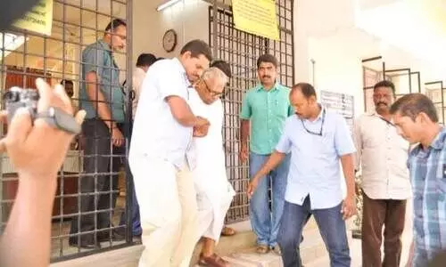 വി.എസിനൊപ്പമുള്ള ഓർമകളുമായി കേട്ടെഴുത്തുകാരൻ വി.എസിനൊപ്പമുള്ള ഓർമകളുമായി കേട്ടെഴുത്തുകാരൻ