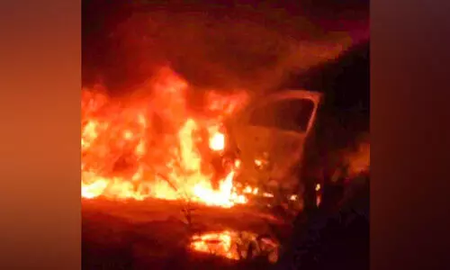 ഓട്ടത്തിനിടെ കാറിന് തീപിടിച്ചു