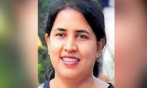 സി.എം.ആർ.എൽ എക്സാലോജിക് ഇടപാട് - ടി. വീണയട ക്കമുള്ളവർക്ക് നോട്ടീസ് അയക്കാൻ ഹൈകോടതി നിർദേശം