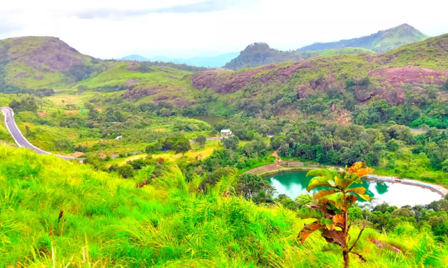 പൂ​ഞ്ചി​റ സ​ഞ്ചാ​രി​ക​ളു​ടെ ഇ​ഷ്ടകേ​ന്ദ്രം
