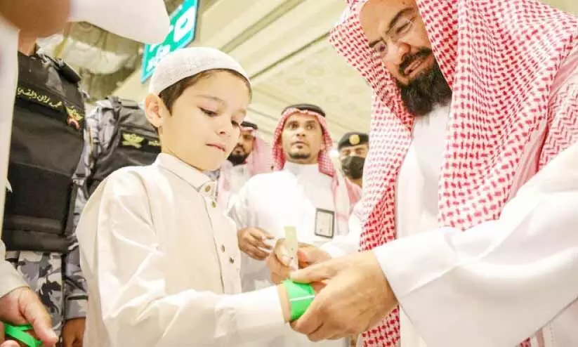 മ​ക്ക മ​സ്ജി​ദു​ൽ ഹ​റാ​മി​ൽ ‘സു​ര​ക്ഷ ബ്രേ​സ്‌​ലെ​റ്റ്’ സേ​വ​നം