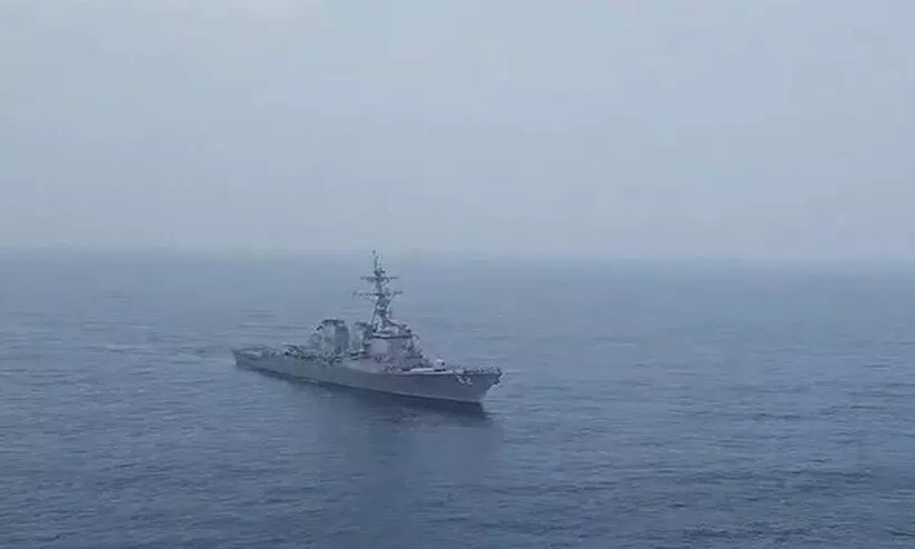 രാജ്യാതിർത്തിയിലേക്ക് കടക്കാൻ ശ്രമിച്ച യു.എസ് യുദ്ധകപ്പലിനെ ഹെലികോപ്ടർ ഉപയോഗിച്ച് തുരത്തിയോടിച്ച് ഇറാൻ രാജ്യാതിർത്തിയിലേക്ക് കടക്കാൻ ശ്രമിച്ച യു.എസ് യുദ്ധകപ്പലിനെ ഹെലികോപ്ടർ ഉപയോഗിച്ച് തുരത്തിയോടിച്ച് ഇറാൻ