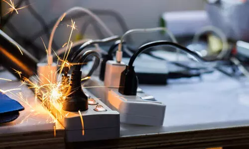 സുരക്ഷാ ക്രമീകരണങ്ങൾ കടലാസിലോ? കുറയാതെ വൈദ്യുതി അപകടങ്ങൾ സുരക്ഷാ ക്രമീകരണങ്ങൾ കടലാസിലോ? കുറയാതെ വൈദ്യുതി അപകടങ്ങൾ