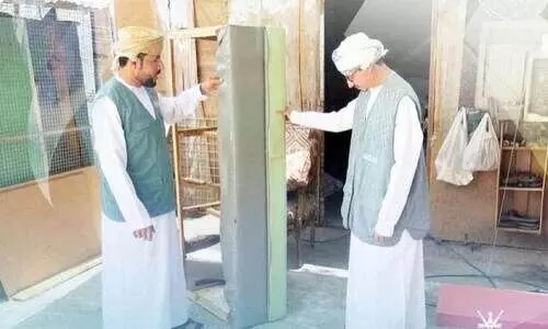 അനധികൃത ഫര്ണിച്ചര് ഷോപ്പിന് താഴിട്ടു അനധികൃത ഫര്ണിച്ചര് ഷോപ്പിന് താഴിട്ടു