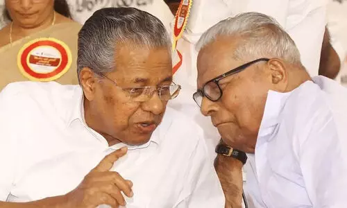 വി.എസുമായുള്ള ആഴത്തിലുള്ള ബന്ധം പറഞ്ഞറിയിക്കാനാവില്ല; ഇന്ന​ലെ എല്ലാം പറയാൻ കഴിഞ്ഞിരുന്നില്ല, വൈകാരിക കുറിപ്പുമായി പിണറായി