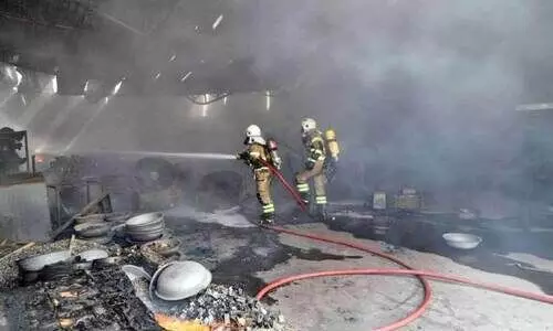 ക​ബ്ദി​ൽ വെ​യ​ർ​ഹൗ​സി​ൽ വ​ൻ തീ​പി​ടിത്തം