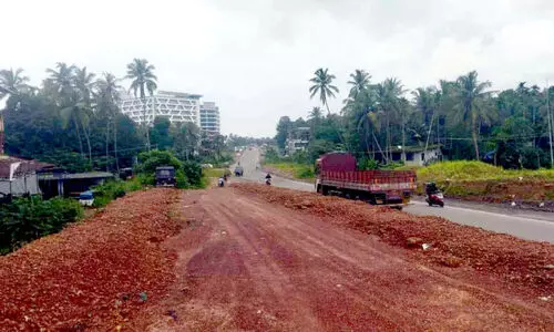 ദേശീയപാത അഴിയൂർ റീച്ച്; നിർമാണ പ്രവൃത്തി സ്തംഭനാവസ്ഥയിൽ, ജനത്തിന് ദുരിതം ദേശീയപാത അഴിയൂർ റീച്ച്; നിർമാണ പ്രവൃത്തി സ്തംഭനാവസ്ഥയിൽ, ജനത്തിന് ദുരിതം