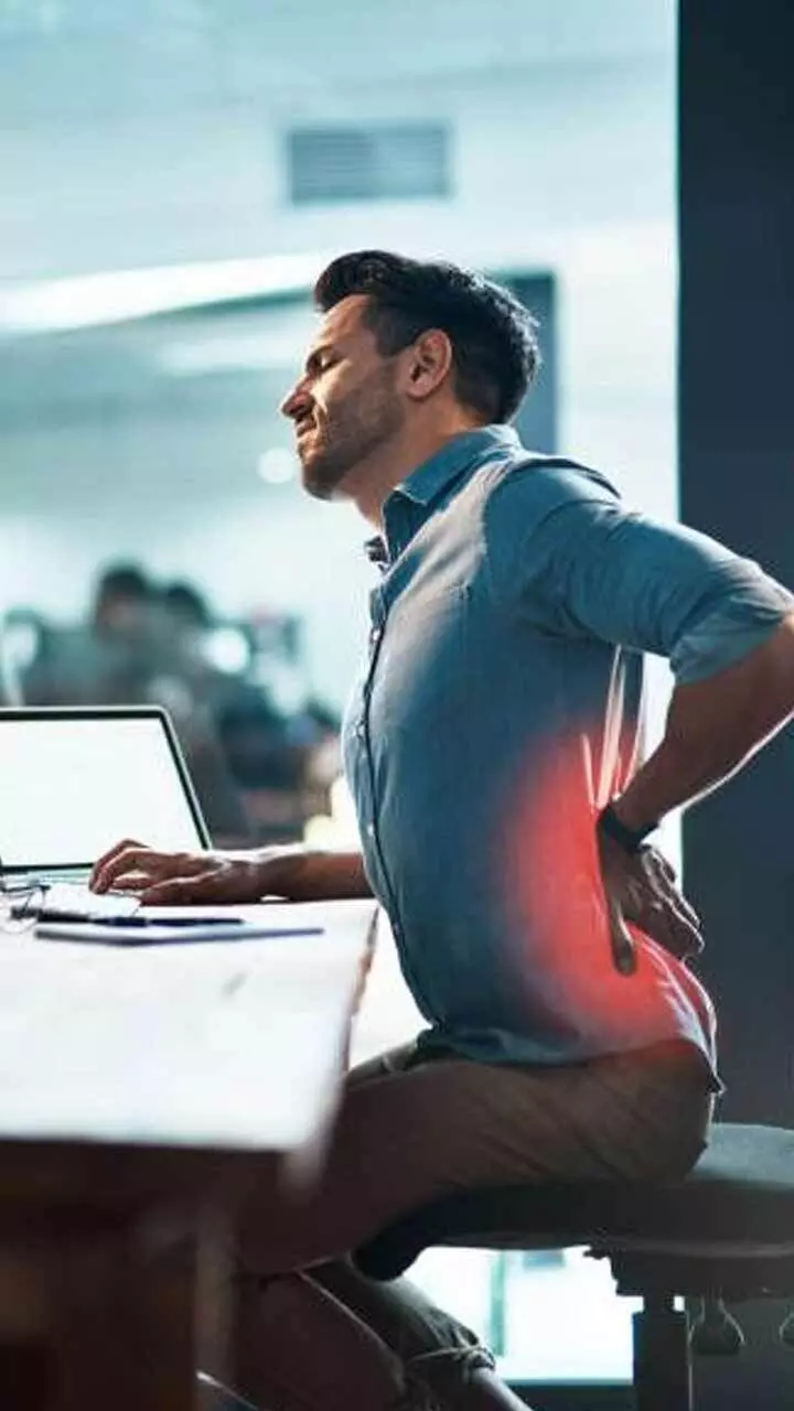 ഇടക്കിടെ നടുവേദന വരുന്നുണ്ടോ? ഈ രോഗത്തിന്‍റെ ലക്ഷണമാവാം..