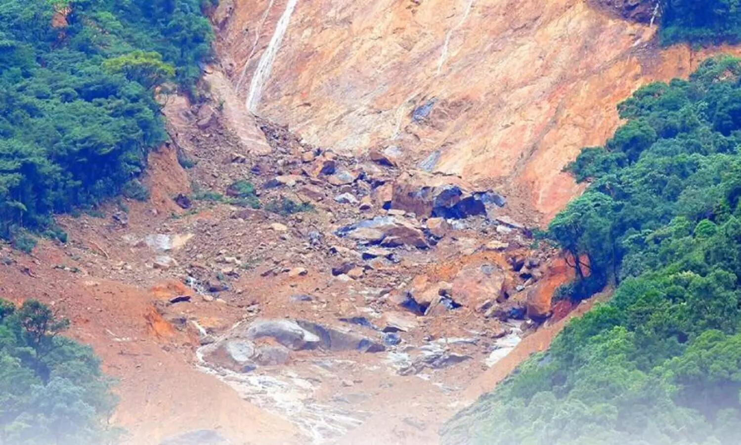 ഉരുളിൻ മഹാനിദ്രയിൽ നിന്നുണരുമോ സർക്കാർ?