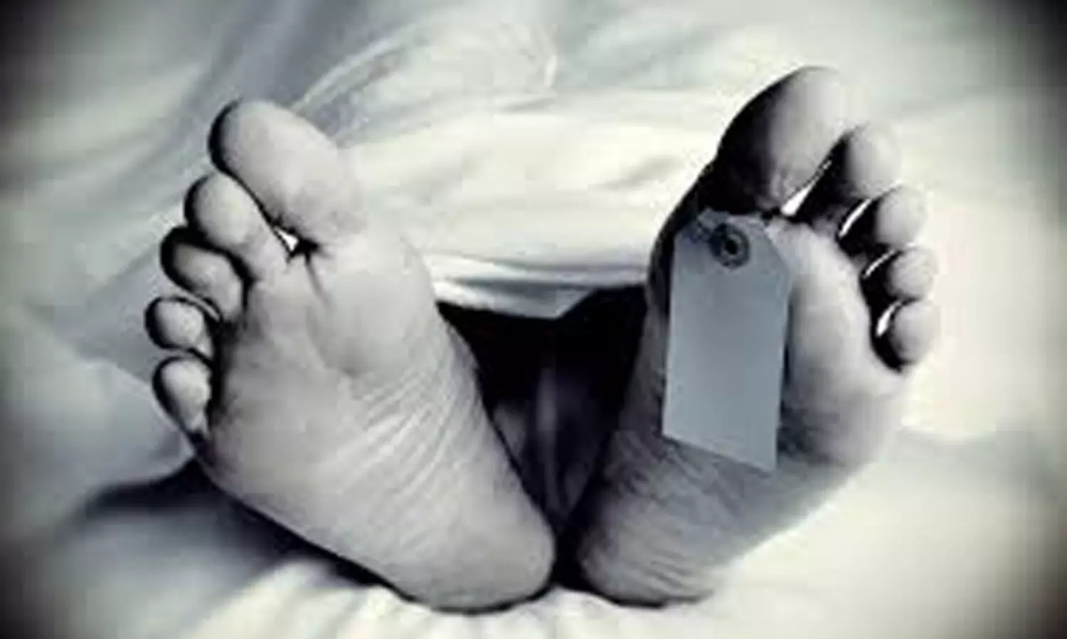 ചി​ന്ന​സ്വാ​മി സ്റ്റേ​ഡി​യം ദു​ര​ന്തം; പോ​സ്റ്റ് പോസ്റ്റ്‌മോര്‍​ട്ട​ത്തി​നി​ടെ പെ​ൺ​കു​ട്ടി​യു​ടെ സ്വ​ർ​ണാ​ഭ​ര​ണം കാ​ണാ​താ​യെ​ന്ന് പ​രാ​തി