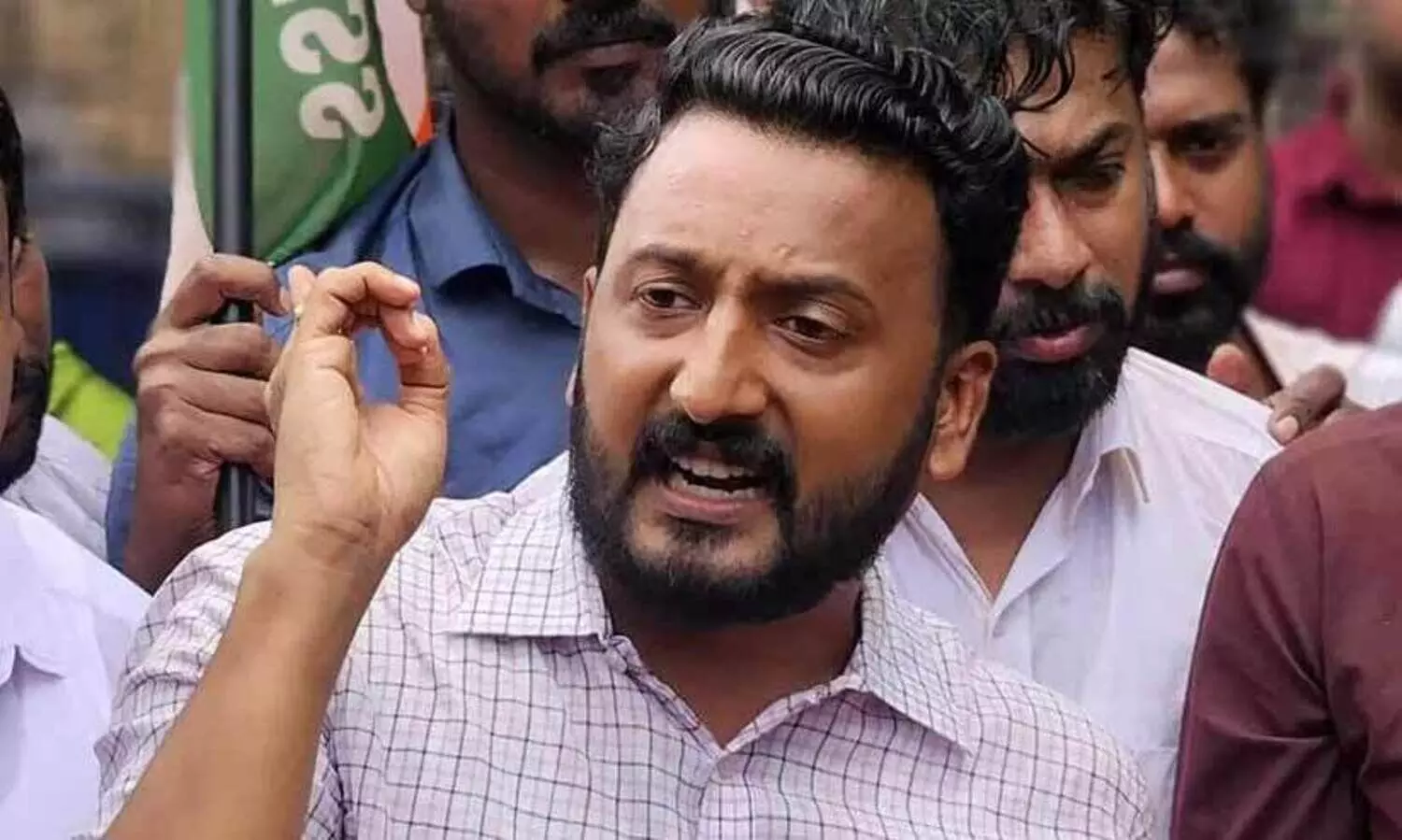 സം​സ്ഥാ​ന പ്ര​സി​ഡ​ന്റി​നെ​തി​രെ പ്ര​തി​ഷേ​ധം