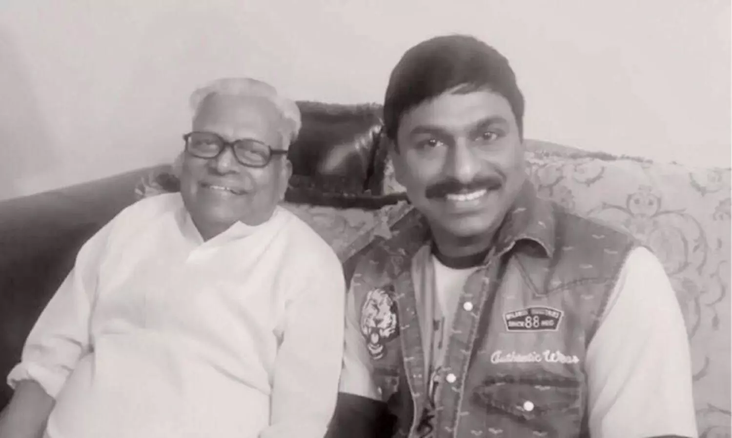 manoj mayyanur with vs achuthananthan