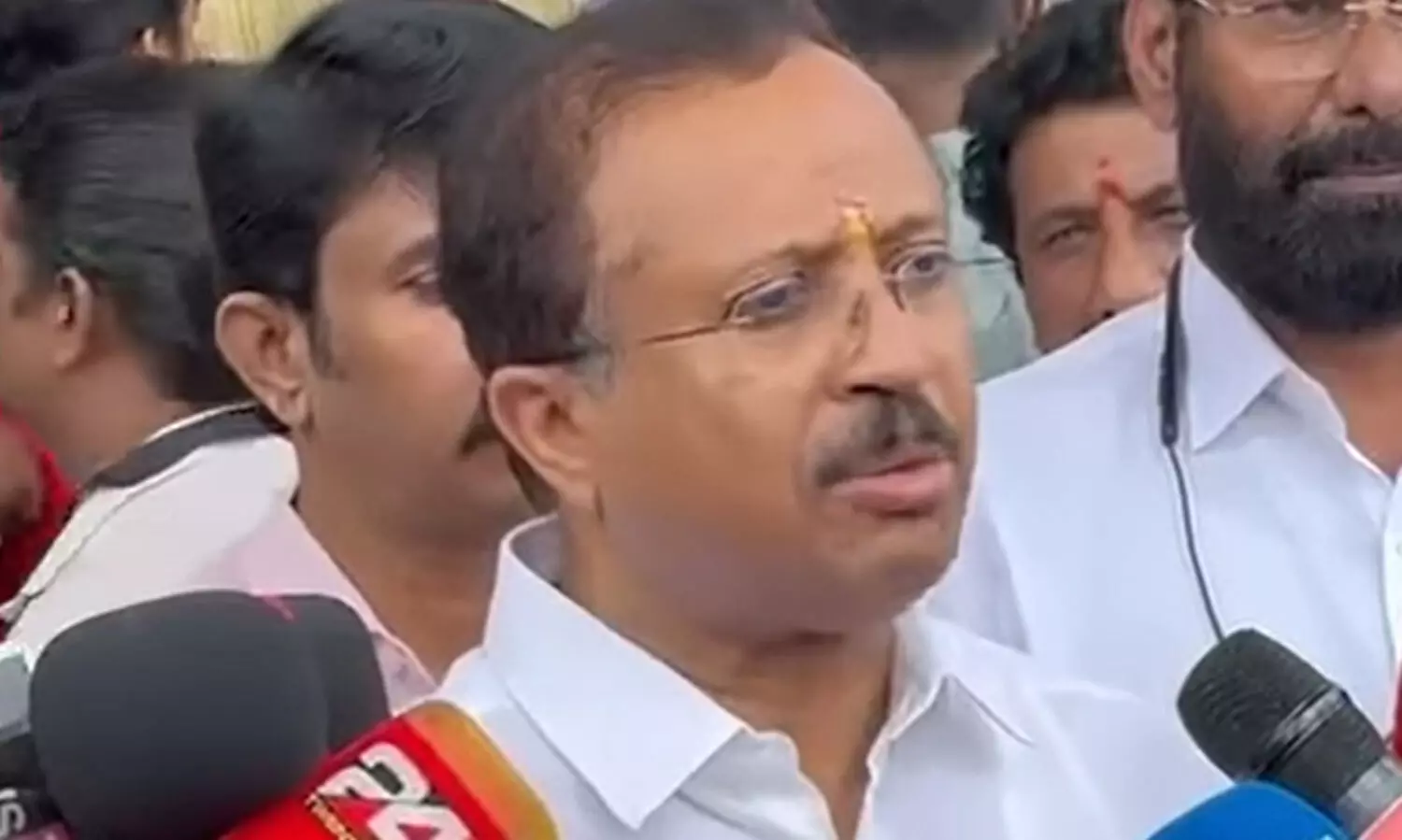 ജയിൽ മതിലിലെ വൈദ്യുതി വിച്ഛേദിച്ചത് ആരാണെന്ന് വി. മുരളീധരൻ​; ‘പി. ജയരാജൻ കണ്ണൂർ ജയിൽ ഉപദേശക സമിതിയംഗം, ജയിലുകൾ നിയന്ത്രിക്കുന്ന മാഫിയ പുറത്തുവരണം’