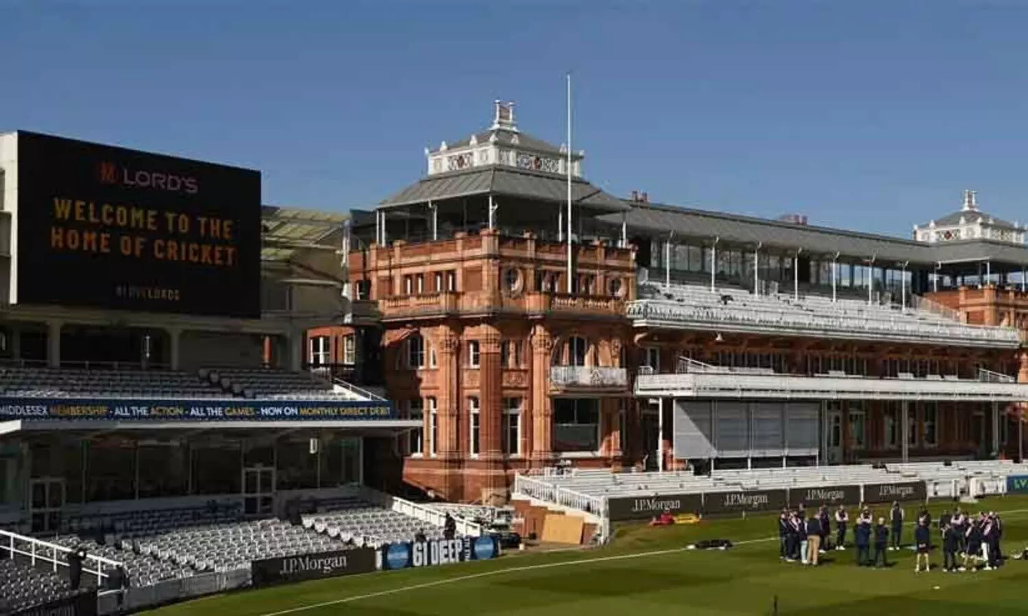 പുരുഷന്മാർ വാ​ഴുന്ന ലോഡ്സിൽ ഇനി വനിതകളും ബാറ്റേന്തും...