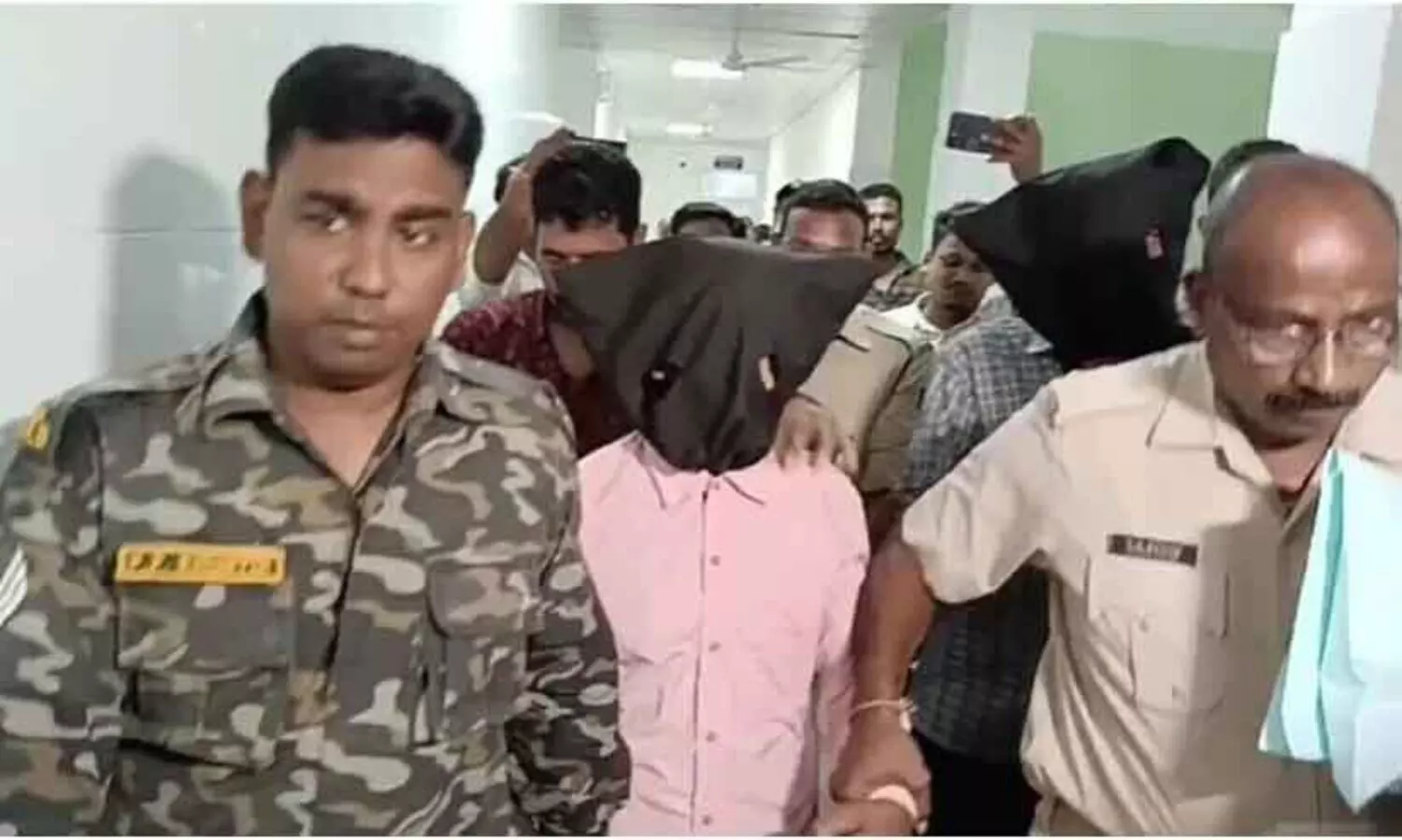 കൗമാരക്കാരിയെ പീഡിപ്പിച്ച് ഗർഭിണിയാക്കിയ ശേഷം ജീവനോടെ കുഴിച്ചുമൂടാൻ ശ്രമം; സഹോദരങ്ങൾ അറസ്റ്റിൽ