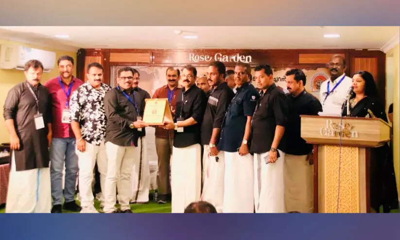 മലബാർ ഹെറിറ്റേജ് ‘കലാപരിപാലന പുരസ്കാരം’ മുട്ടിപ്പാട്ടു സംഘത്തിന് മലബാർ ഹെറിറ്റേജ് ‘കലാപരിപാലന പുരസ്കാരം’ മുട്ടിപ്പാട്ടു സംഘത്തിന്