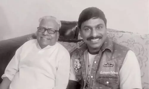 manoj mayyanur with vs achuthananthan