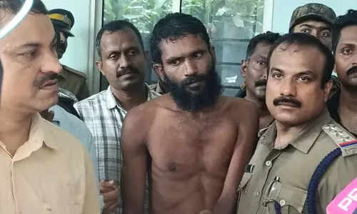 ഗോവിന്ദച്ചാമിയുടെ ജയിൽചാട്ടം; കണ്ണൂർ ജയിലിലെ ഹെഡ് വാർഡൻ ഉൾപ്പെടെ നാല് ഉദ്യോഗസ്ഥർക്ക് സസ്പെൻഷൻ