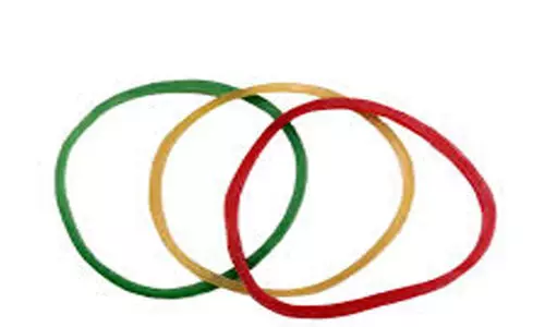 വേദനക്ക് ചികിത്സ തേടിയ യുവതിയുടെ വയറിനുള്ളില് റബര് ബാൻഡ്  വേദനക്ക് ചികിത്സ തേടിയ യുവതിയുടെ വയറിനുള്ളില് റബര് ബാൻഡ്