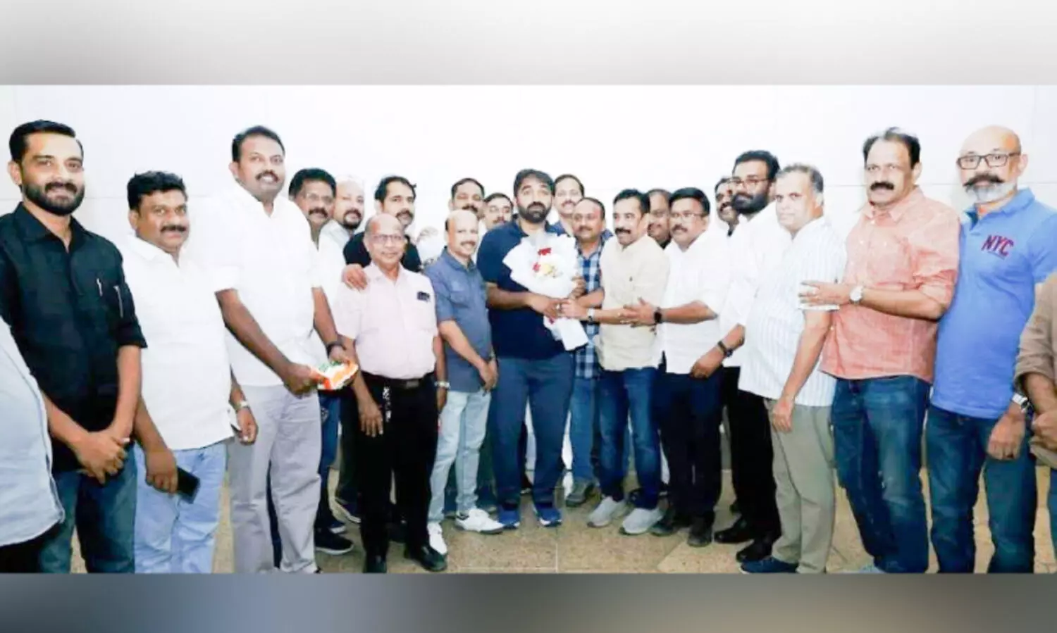 ചാ​ണ്ടി ഉ​മ്മ​ൻ റി​യാ​ദി​ലെ​ത്തി; സ്വീ​ക​ര​ണം ന​ൽ​കി ഒ.​ഐ.​സി.​സി പ്ര​വ​ർ​ത്ത​ക​ർ