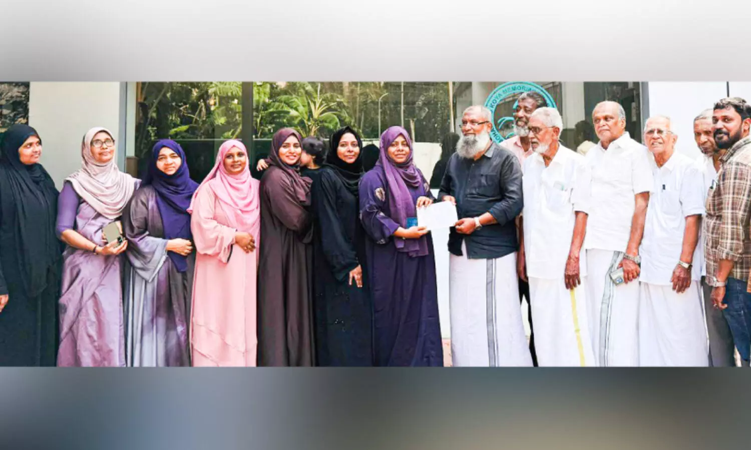 തി​രു​വ​ന​ന്ത​പു​രം സി.​എ​ച്ച് സെ​ന്റ​റി​ന് റി​യാ​ദ് വ​നി​ത കെ.​എം.​സി.​സി​യു​ടെ സ​ഹാ​യം