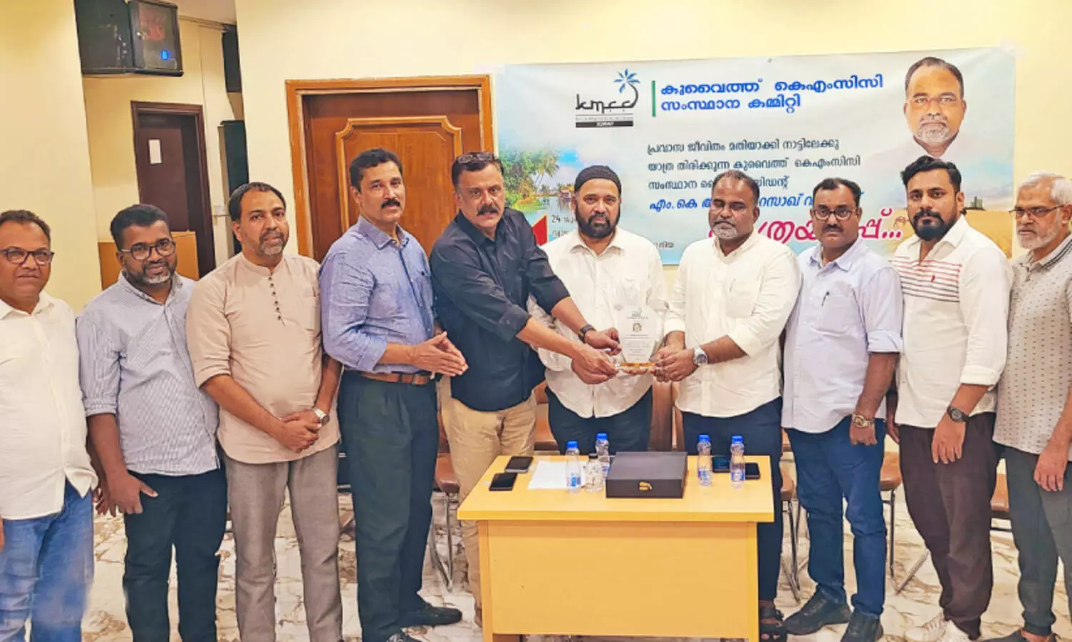 എം.​കെ. അ​ബ്ദു​ൽ റ​സാ​ഖി​ന് കെ.​എം.​സി.​സി യാ​ത്ര​യ​യ​പ്പ്‌