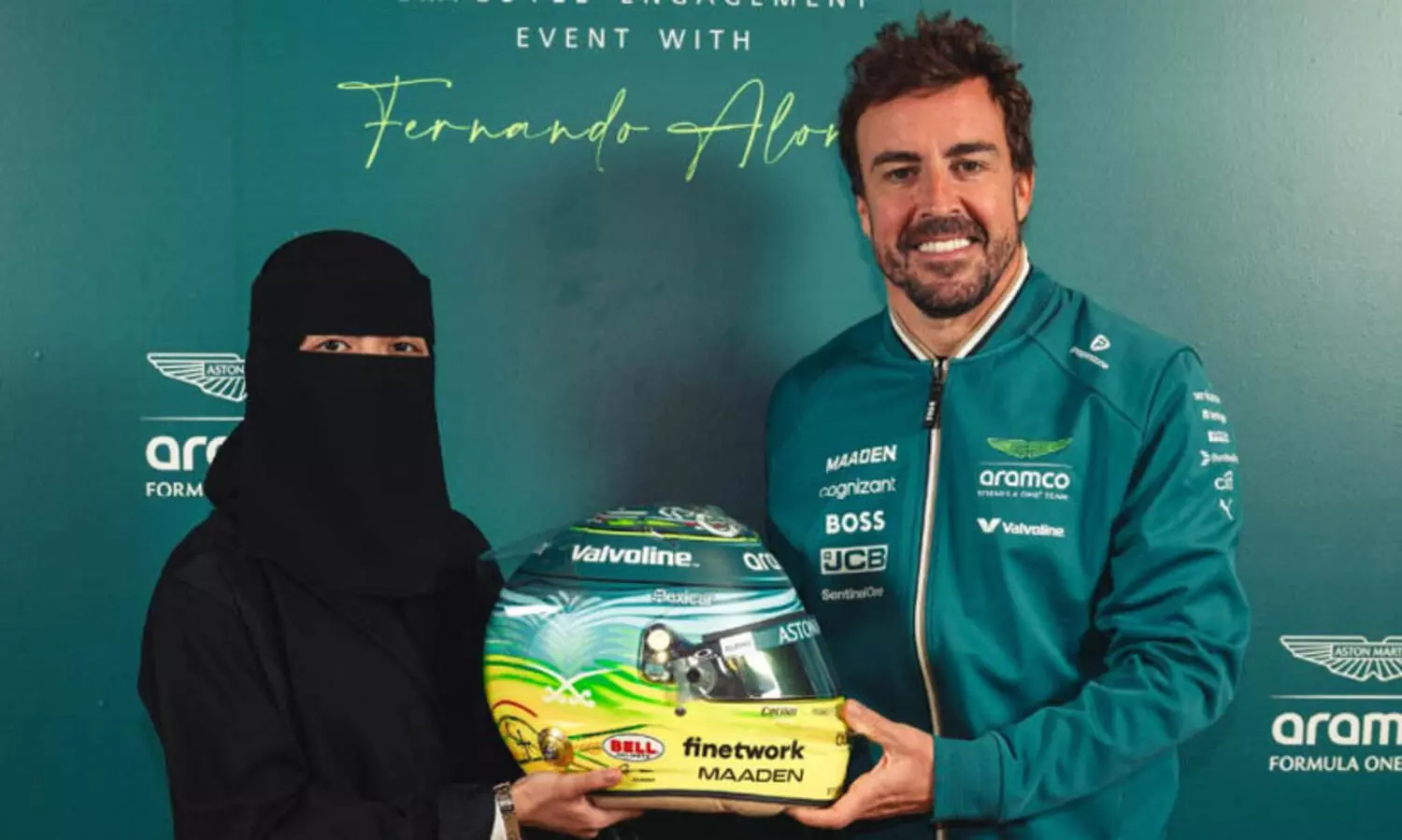 വേഗരാജാവിന്റെ ഹെൽമറ്റിൽ സൗദി യുവകലാകാരിയുടെ കലാസൃഷ്ടി