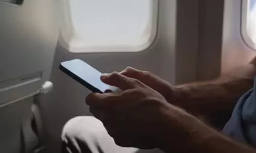 വിമാനത്തിൽ മൊബൈൽ ഫോൺ ഫ്ളൈറ്റ് മോഡിലാക്കിയില്ലെങ്കിൽ എന്ത് സംഭവിക്കും?