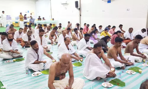 ക​ർ​ക്ക​ട​ക വാ​വു​ബ​ലി​ത​ർ​പ്പ​ണ ച​ട​ങ്ങു​ക​ൾ ന​ട​ത്തി