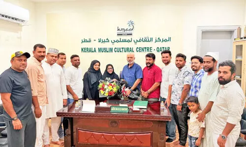 വ​നി​താ ലീ​ഗ് കാ​സ​ർ​കോ​ട് ജി​ല്ലാ സെ​ക്ര​ട്ട​റി ന​ജ്മ അ​ബ്ദു​ൽ ഖാ​ദ​റി​ന് സ്വീ​ക​ര​ണം ന​ൽ​കി