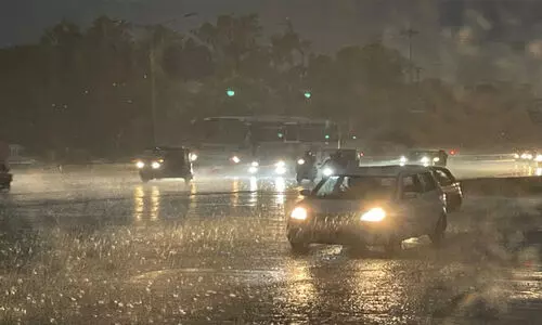 കാറ്റ്, മഴ: മൂന്ന് മരണം, ഒരാളെ കാണാതായി; ഞായറാഴ്ച ഒ​മ്പ​ത് ജി​ല്ല​ക​ളി​ൽ മ​ഞ്ഞ അ​ല​ർ​ട്ട്​