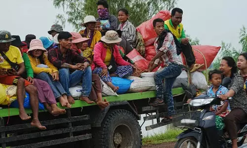 കം​​ബോ​​ഡി​​യ -താ​​യ്‍ല​​ൻ​​ഡ് സം​​ഘ​​ർ​​ഷം; 80,000 പേ​​ർ അ​​ഭ​​യാ​​ർ​​ഥി​​ക​​ളാ​​യി