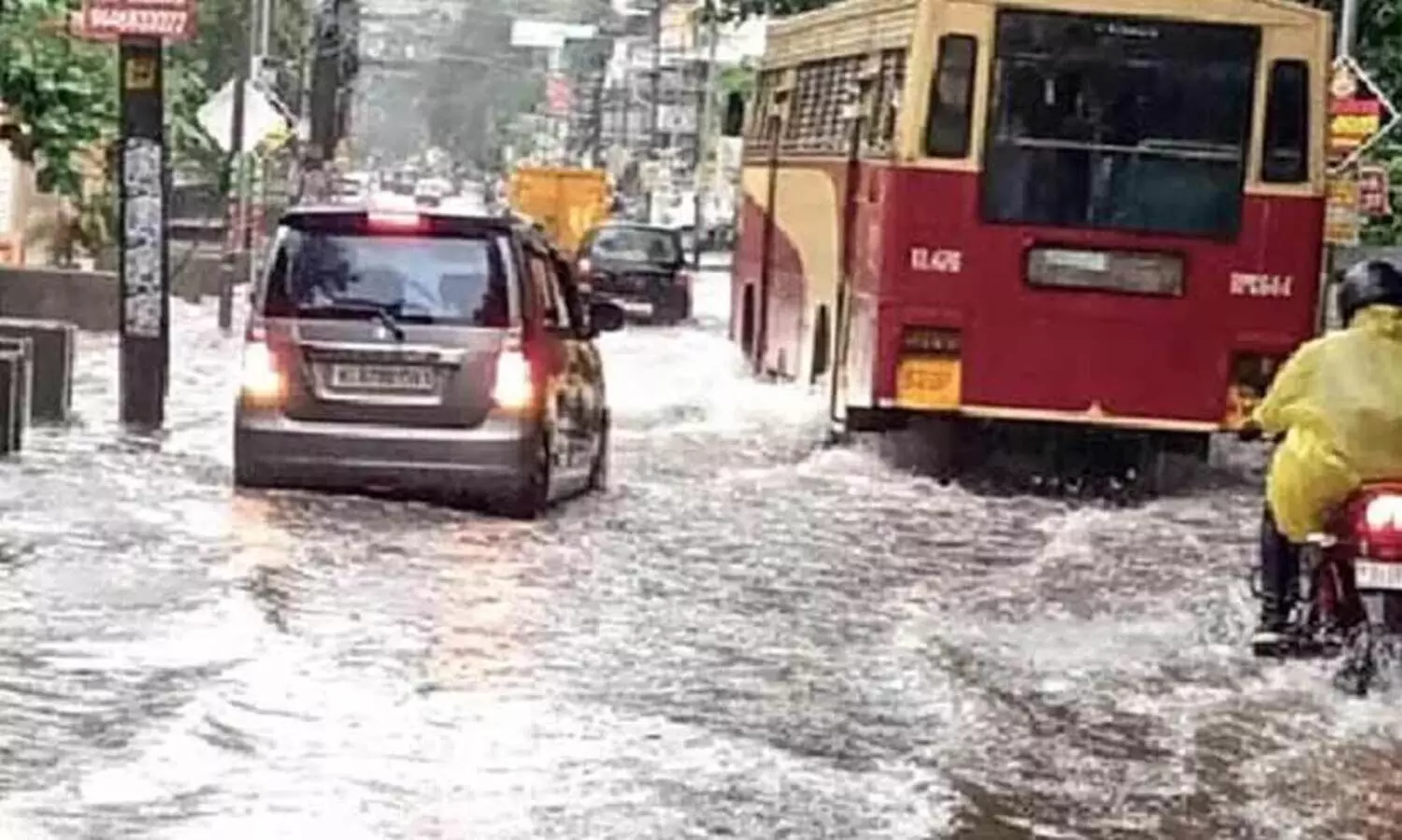സംസ്ഥാനത്ത് അതിതീവ്രമഴ തുടരും; ഇന്ന് മൂന്ന് ജില്ലകളിൽ റെഡ് അലർട്ട്