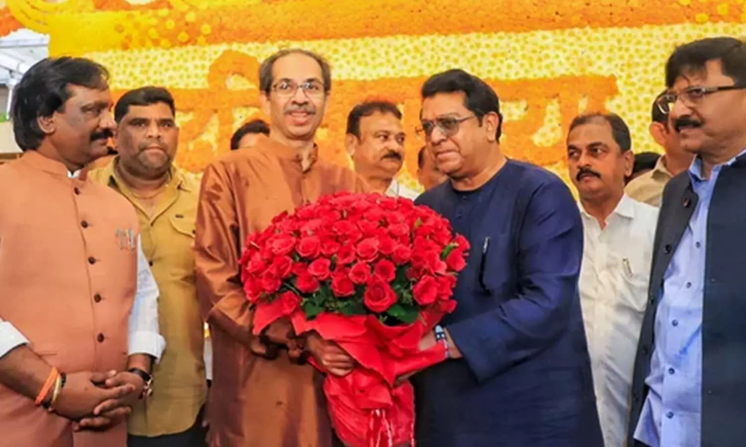 Raj Thackeray visits Matoshree to wish Uddhav on his birthday