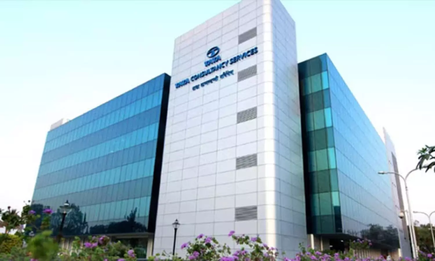 ടി.സി.എസ് 12,000 ജീവനക്കാരെ പിരിച്ചുവിടുന്നു