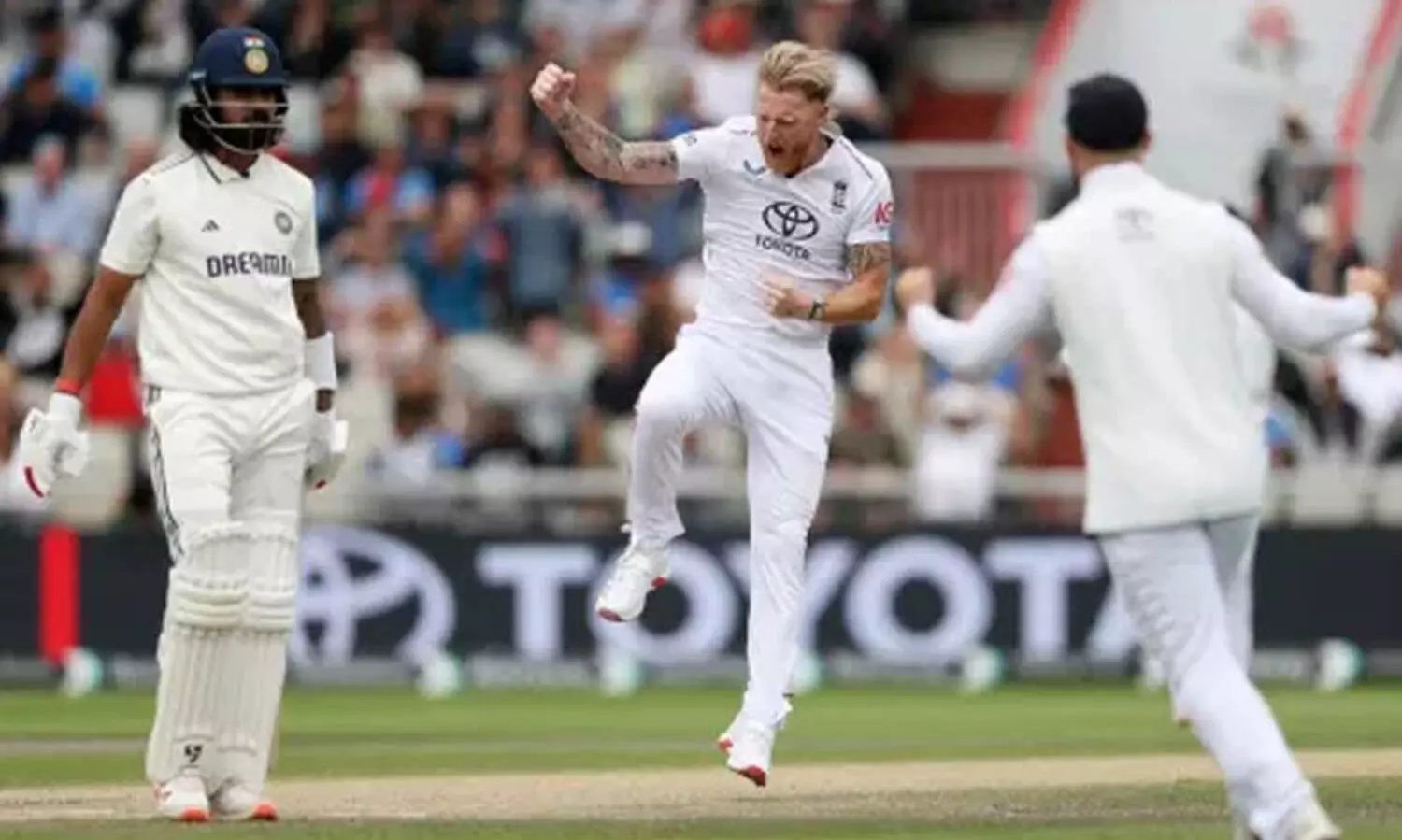 ഇന്നിങ്സ് തോൽവി ഒഴിവാക്കാൻ ഇന്ത്യ പൊരുതുന്നു; സെഞ്ച്വറിയടിച്ച് ഗിൽ പുറത്തായി