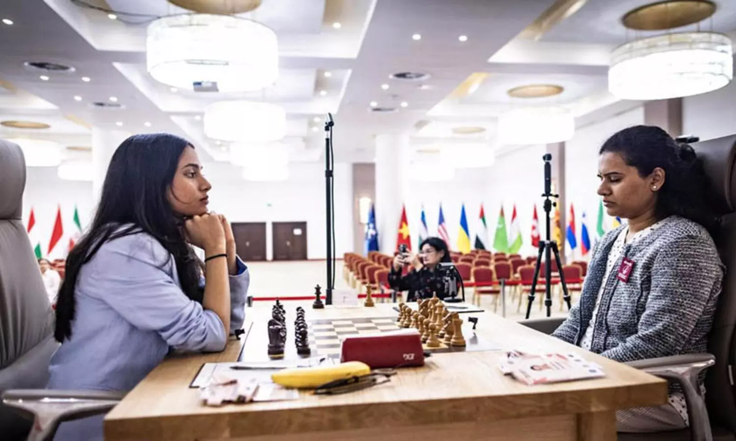 വനിതലോകകപ്പ് ചെസിൽ വീണ്ടും സമനില;  ടൈബ്രേക്കർ തിങ്കളാഴ്ച
