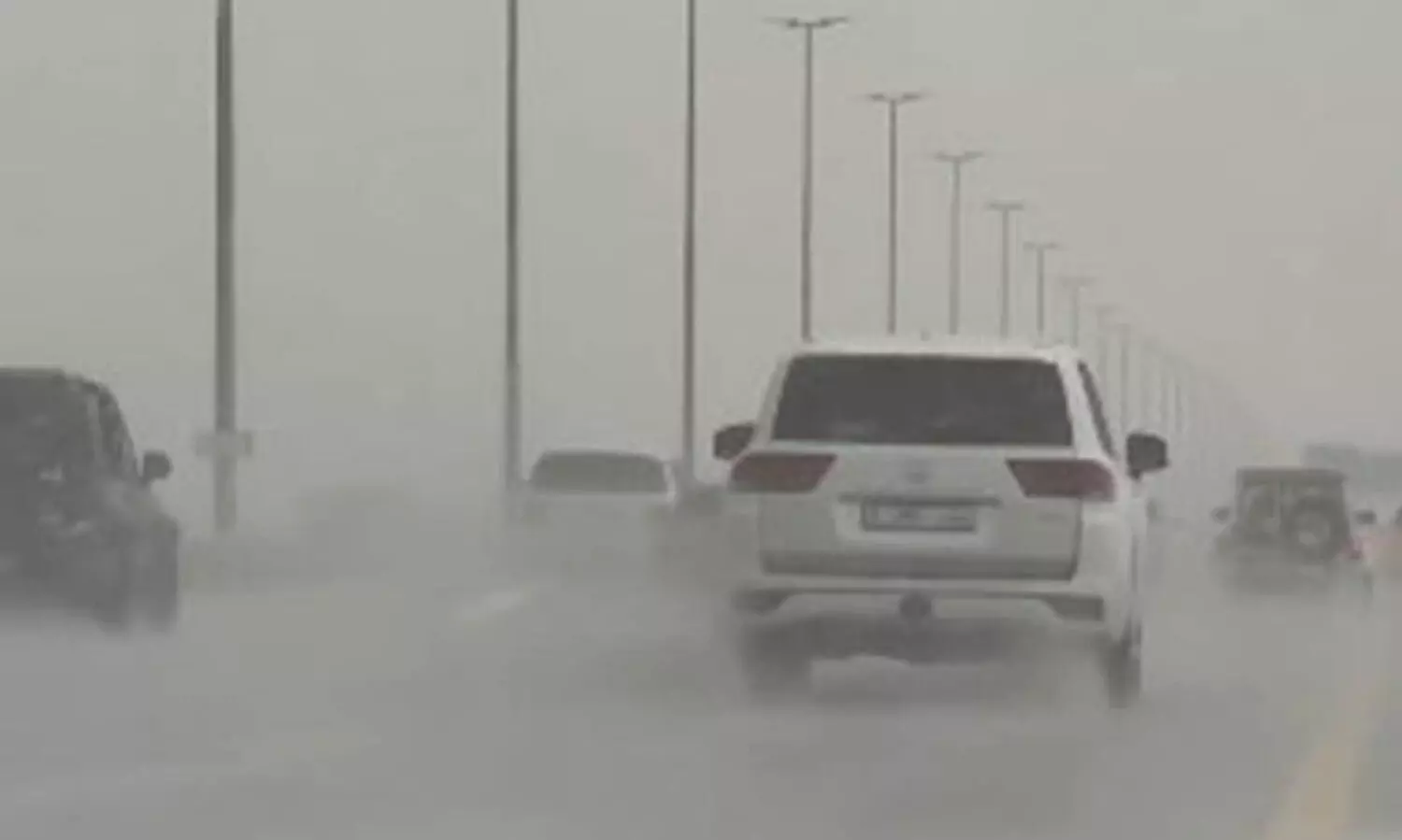 യു.എ.ഇയിൽ ചൂട്​ കനക്കും; മഴയും പ്രതീക്ഷിക്കാം