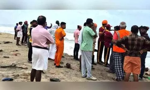 കനത്തമഴ, കാറ്റ്; പൊലിഞ്ഞ് രണ്ട് ജീവൻ