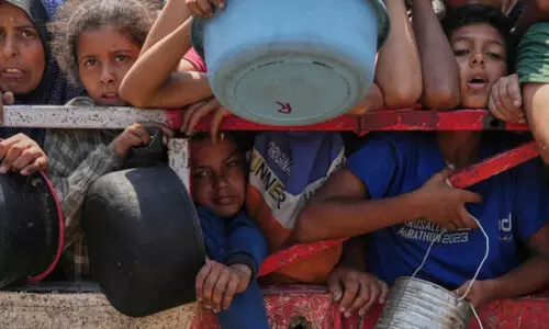 വാളെടുക്കാനൊരുങ്ങി ലോകം, ഒടുവിൽ നെതന്യാഹു വഴങ്ങി; ഗസ്സക്ക് സഹായവുമായി കൂടുതൽ രാജ്യങ്ങൾ