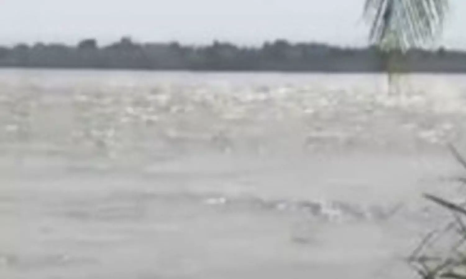 വൈക്കത്ത് വള്ളം മറിഞ്ഞ് ഒരാളെ കാണാതായി; തിരച്ചിൽ ഊർജിതം