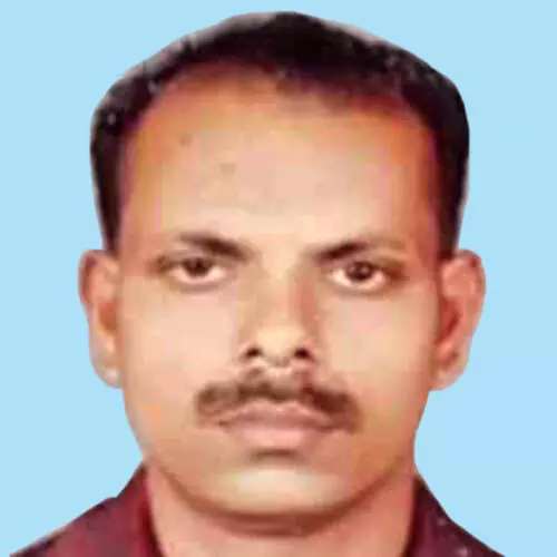 മു​റി​ച്ചു​നീ​ക്കു​ന്ന​തി​നി​ടെ മ​ര​ത്ത​ടി ത​ല​യി​ലി​ടി​ച്ച് തൊ​ഴി​ലാ​ളി മ​രി​ച്ചു