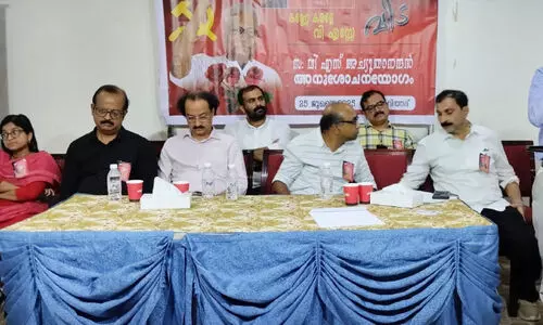 വി.​എ​സി​ന്​ ആ​ദ​രാ​ഞ്ജ​ലി​യ​ർ​പ്പി​ച്ച്​ റി​യാ​ദ് പ്ര​വാ​സി സ​മൂ​ഹം