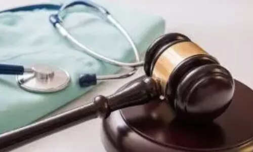 ചി​കി​ത്സാ​പ്പി​ഴ​വ്; ആ​ശു​പ​ത്രി​യും ഡോ​ക്ട​റും ന​ഷ്ട​പ​രി​ഹാ​രം ന​ല്‍കാ​ൻ വി​ധി