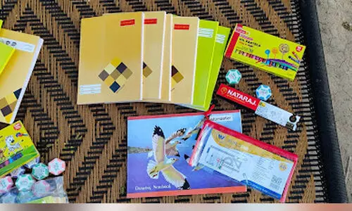 കാ​രു​ണ്യ ബം​ഗ​ളൂ​രു പ​ഠ​നോ​പ​ക​ര​ണം വി​ത​ര​ണം ചെയ്തു