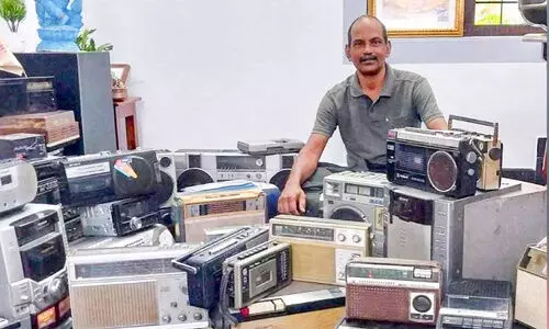 ആകാശവാണി; വാർത്തകൾ കേൾക്കുന്നത്​ സനകൻ