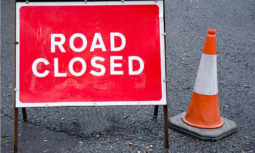 റോ​ഡ് താ​ൽ​ക്കാ​ലി​ക​മാ​യി അ​ട​ച്ചു