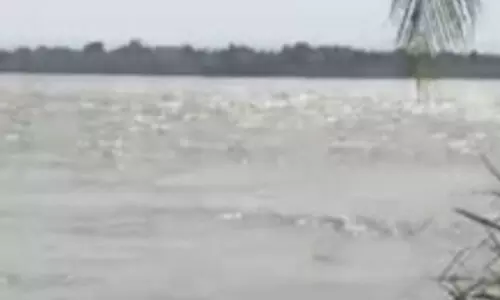 വൈക്കത്ത് വള്ളം മറിഞ്ഞ് ഒരാളെ കാണാതായി; തിരച്ചിൽ ഊർജിതം